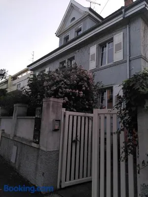 Image of La chambre de la maison bleue