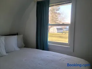 Image of Cozy Quonset Hut On Maple Lake