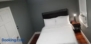 Image of A comfy place in queens