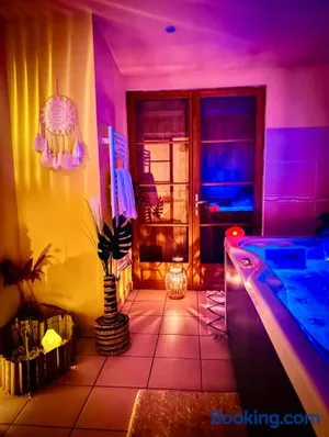 Image of Jacuzzi BBQ Parking Maison Privée Confortable