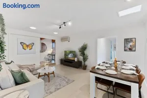 Image of Cozy Comfort 4BR near Malls and Transport