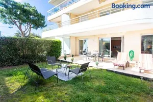 Image of A13 - 1 BDR Garden floor Fontonne - AC, Pool & Parking