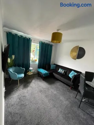 Image of Large Stylish 2 Bedroom Apartment Stevenage Sleep 6