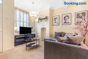 Image of Chester City Centre Cottage, Sleeps 6 with FREE Parking