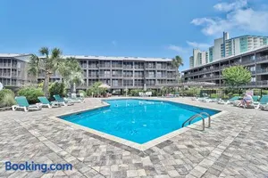 Image of Beach &nightlife 3BR/2.5 BA service dog friendly