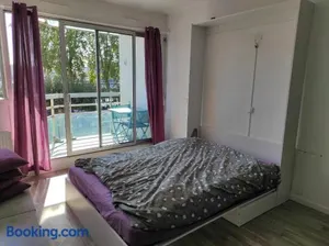 Image of joli studio vu sur l adour dans résidence calme