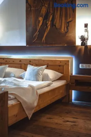 Image of Apartmenthaus Gasthof Burg Heimfels