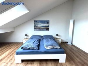 Image of Neue Einzimmer Dachwohnung