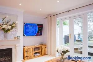 Image of Superb location 2 bed house in Clifton by MyCityHaven