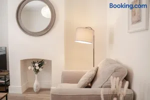 Image of Cosy 2 bed home in Hoole perfect for your Chester break