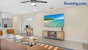 Image of The Shark Tank Cocoa Beach - Beach Boho, Downtown, 5-Min Walk to Beach, Shops & Bars