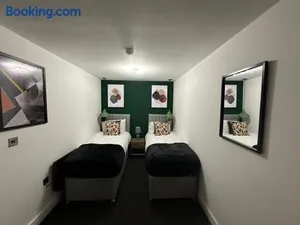 Image of Newark House Premium Apartments with Sofa Beds - WIFI - FREE Parking - Perfect for contractors!