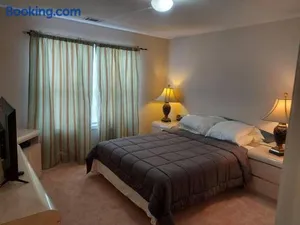 Image of Beautiful spacious 5 Bedroom home