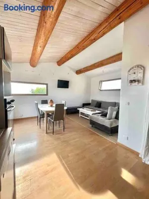 Image of Appartement de 2 à 6 personnes 3 chambres proche Aéroport Marseille Marignane -confortable - et tout équipé