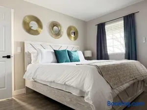 Image of RiverStone Retreat - Newburgh IN Stylish Apartments