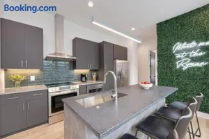 Image of The Ryman 4 Bedroom Haven with Scenic Rooftop