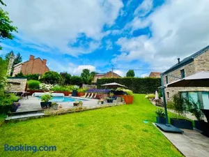 Image of Juste à Côté, Maison de caractère avec piscine
