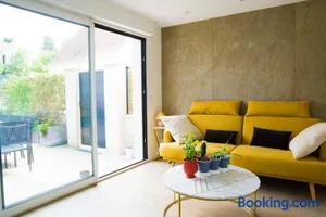 Image of EXIGEHOME - Chambre d'hôte avec jacuzzi et jardin paysagé, partagé