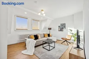 Image of Mark 51-7 - Workplace - Netflix - Washer Dryer - Modern Design