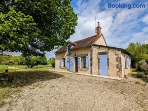 Image of Maison Charmante avec Étang Privé au Cœur du Berry - FR-1-591-86