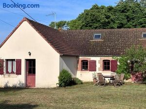 Image of Évasion Naturelle près de Moulins : Gîte Confortable avec Jardin et Poêle à Bois - FR-1-489-463