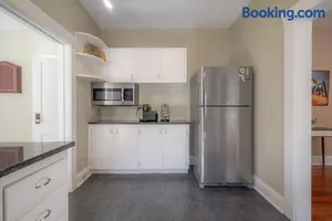 Image of Historic & Cozy Bungalow by Downtown