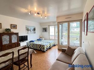 Image of Studio lumineux avec balcon à Aix-les-Bains, proche centre-ville, classé 2** étoiles! - FR-1-555-38