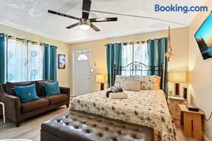 Image of Sunny Beach Studio walk to beach