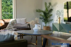 Image of Family Friendly Funhouse close to All Theme Parks