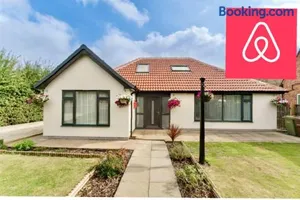 Image of Full Modern Home - short & long stays