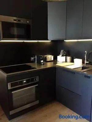 Image of Alpe d'Huez Le Majestic 2 skis aux pied