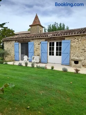 Image of La petite maison bleue avec piscine