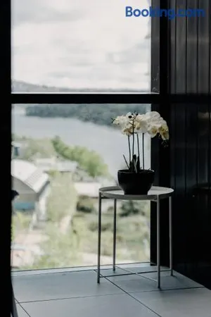 Image of Beautiful 2 BR Lakeside View