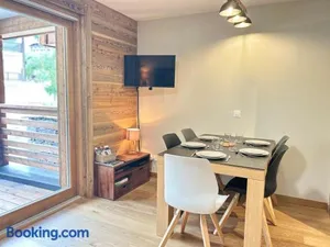 Image of Appartement de Standing au Centre des Gets, Proche Pistes, 2 Ch, Terrasse, Parking, WiFi - FR-1-623-6