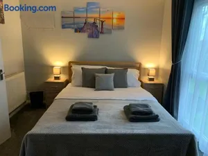 Image of Modern Cosy Warm Home With Free Parking