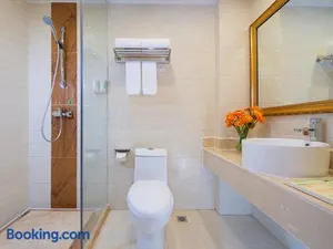 Image of Vienna Hotel Shenzhen Guanlan Tangren Street