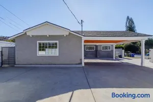 Image of New 5 bed w/hot tub close to Universal sleeps 12