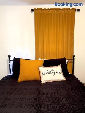 Image of Pete's Place - Walking distance to U of IA!