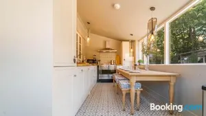 Image of Cosey 2 Bed Cottage With Pool 35 Mins From London