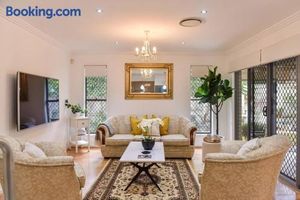 Image of The Arcadia - Entire Luxurious English Cottage With Huge Privacy Near CBD