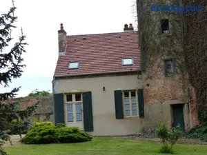 Image of Maison De Charme Avec Cheminee Et Jardin A Dompierre-Sur-Besbre - Fr-1-489-112