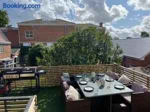 Image of Crescent Cottage, sleeps 8, pet friendly