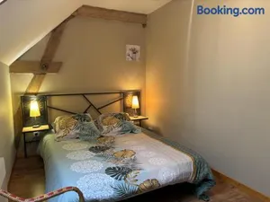 Image of Gîte avec piscine et roseraie près de Vichy - FR-1-489-545