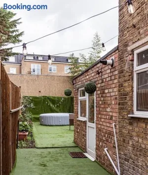 Image of 4 bedroom house, 2 Min Walk From Station