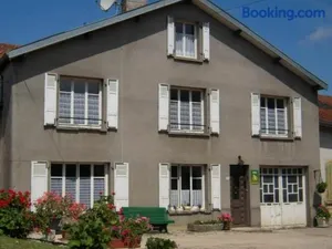 Image of Gîte convivial avec 3 chambres, proche du patrimoine historique, cour et équipements inclus - FR-1-589-38