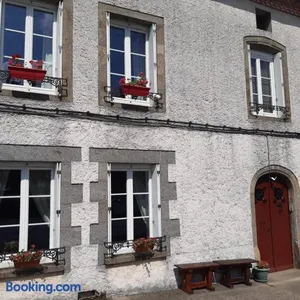 Image of Number 22 - Le Dorat - Apartment 3 with garden & free parking
