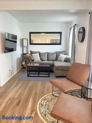 Image of Modern & Renovated 3BR 1BA Home - Quiet & Cozy