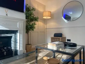 Image of Contemporary 2-Bed House near Basildon Station