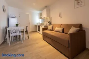 Image of LOC TROTTEUR LE FLEUR DES CHAMPS F2 cosy, gare SNCF de Lourdes