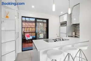 Image of Superb Esplanade Beach House 8